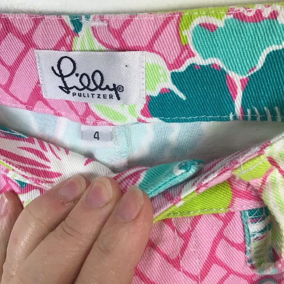 Lilly Pulitzer printed pink floral jeans in size 4 - Picture 3 of 7